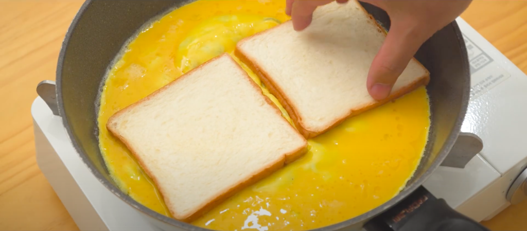 Cách làm bánh mì nướng phô mai - Ảnh 1